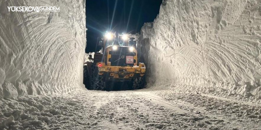 Yüksekova'da 6 metreyi geçen kar tünelleri şaşırtıyor