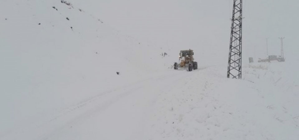 Şemdinli'de Kar Yağışı Sonrası 49 Köy Yolu ulaşıma kapandı