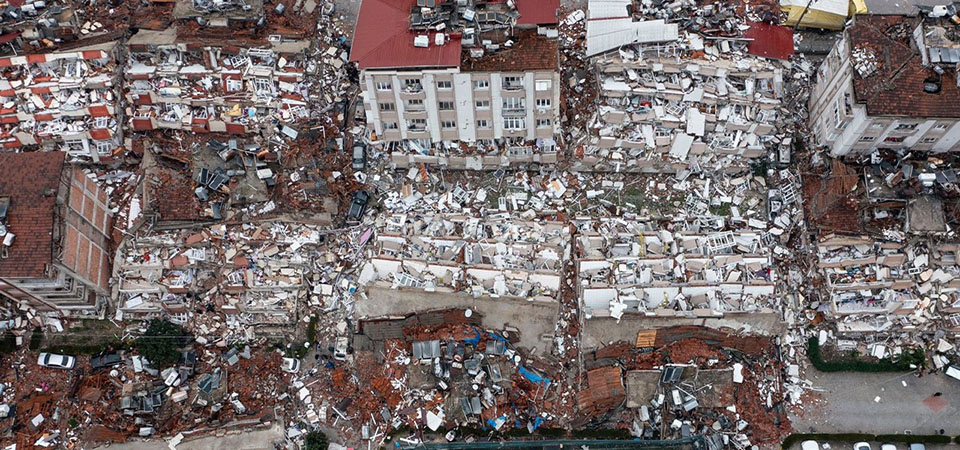 Depremde Yaşamını yitirenlerin sayısı 2 bin 921'e yükseldi