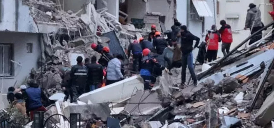 Hatay'da 20 Yaşındaki Genci Hakkari AKUB ekibi kurtardı