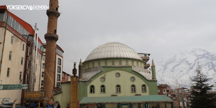 Hakkari'deki bir cami riskli olduğu gerekçesiyle ibadete kapatıldı