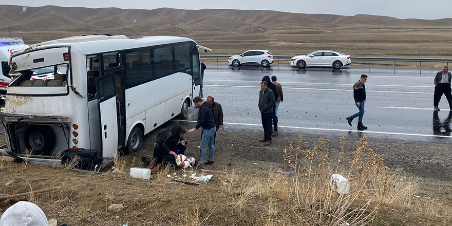 Hakkari - Van yolunda kaza meydana geldi, yaralılar var