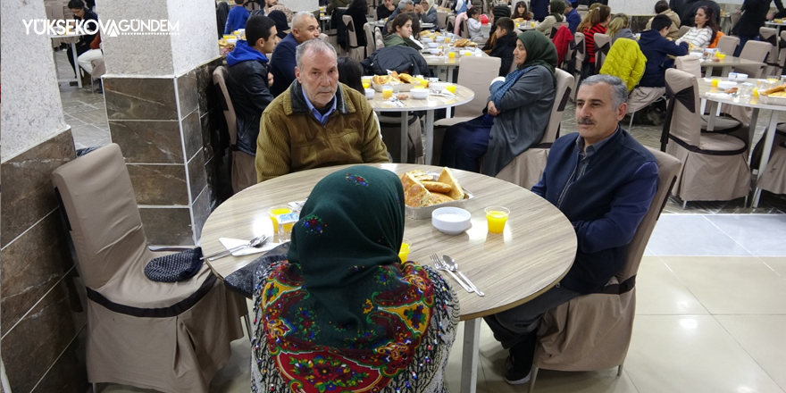 Yüksekova'da depremzede aileler için iftar yemeği programı düzenlendi
