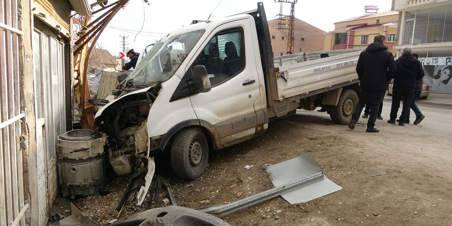 Yüksekova'da Trafik kazası 1 yaralı