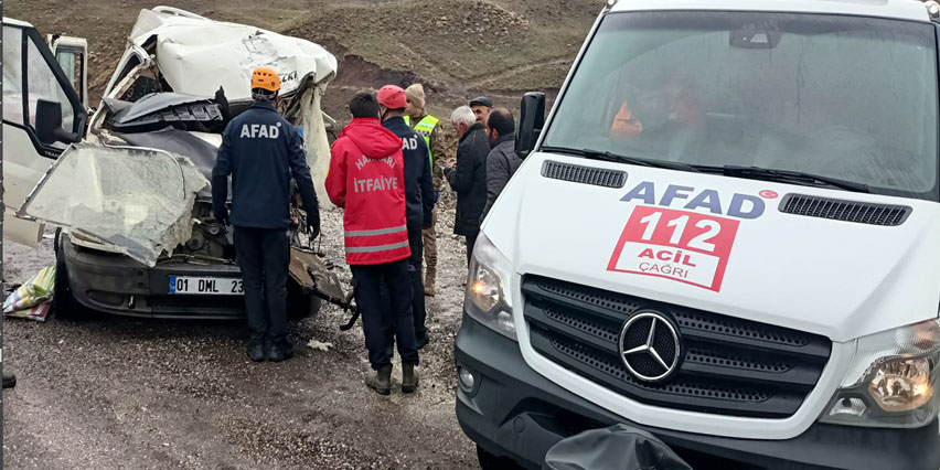 Hakkari'de meydana gelen kazada: 3 ölü 7 yaralı