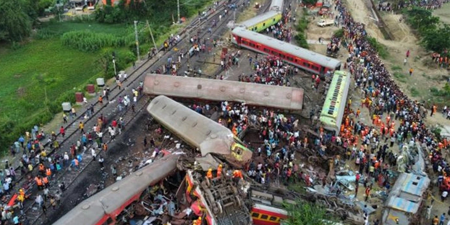 Hindistan’daki tren kazasında ölü sayısı 290’a yükseldi