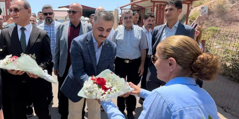 Irak kafilesi Üzümlü Gümrük Kapısında güllerle karşılandı