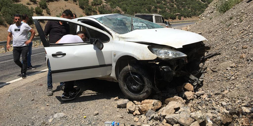 Hakkari Çukurca yolunda kaza: 2 yaralı