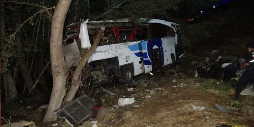 Yolcu otobüsü şarampole uçtu: 12 ölü 19 yaralı