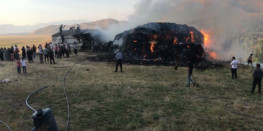 Yüksekova’ya bağlı Yürekli köyünde yangın çıktı