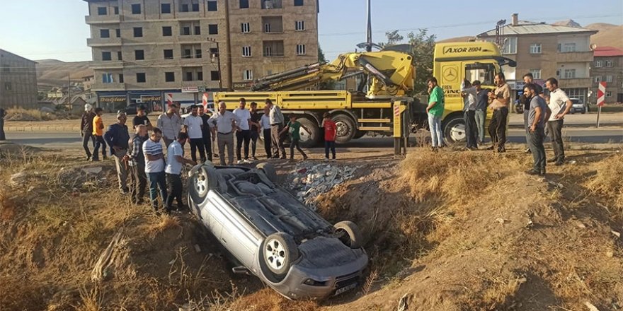 Yüksekova'da Trafik kazası meydana geldi: 2 yaralı