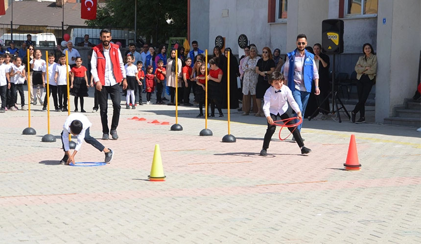 Yüksekova’da İlköğretim Haftası coşkuyla kutlandı