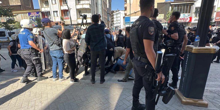 Yüksekova'daki basın açıklamasına polis müdahale etti
