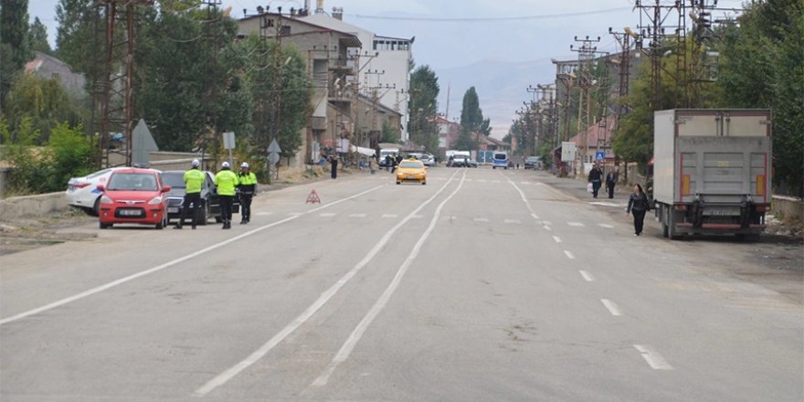 Yüksekova’da Dağlıca yolunda radarla hız denetimi uygulaması yapıldı