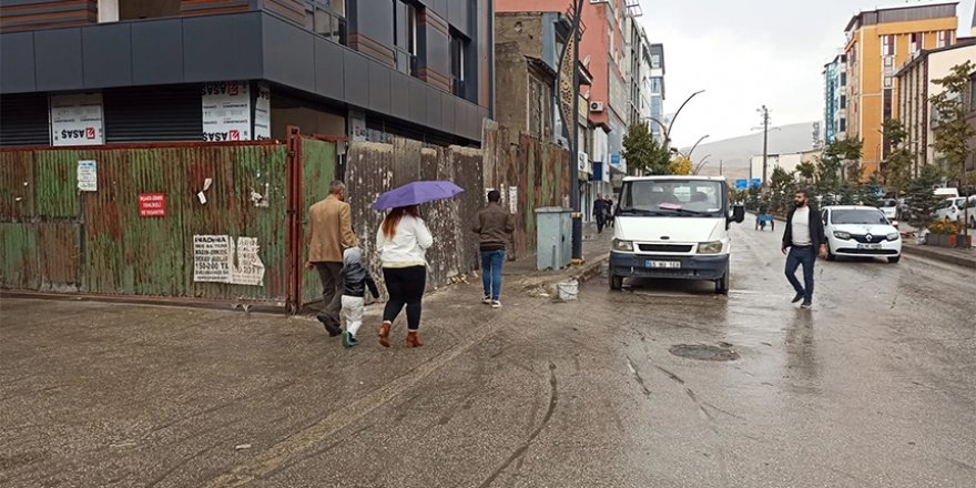 Yüksekova’da yağmur etkili oldu