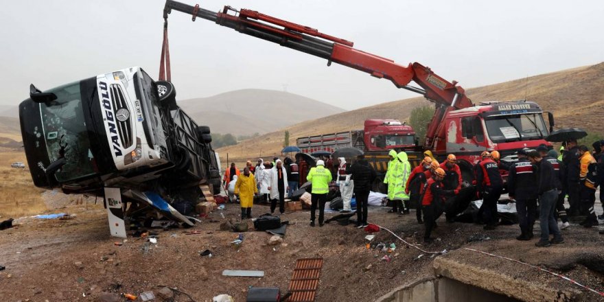 Otobüs kazasında ölü sayısı 8'e yükseldi