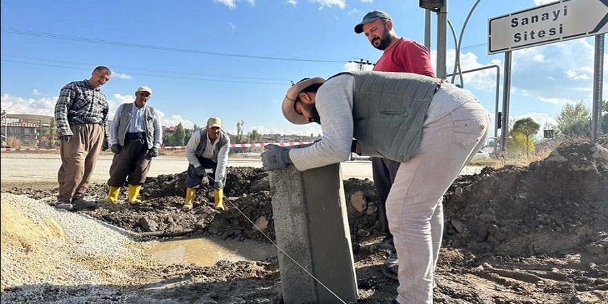 Yüksekova Küçük Sanayi Sitesinde Kilitli Parke taşı çalışması