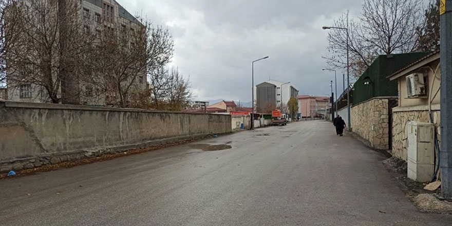 Yüksekova'da uzun yıllardır trafiğe kapalı olan yol ulaşıma açıldı