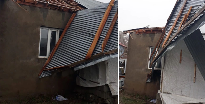Kuvvetli Rüzgar nedeniyle Yüksekova'da 1 evin çatısı uçtu