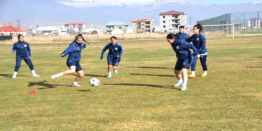 Kadın futbolcular deplasmanda galibiyet hedefliyor