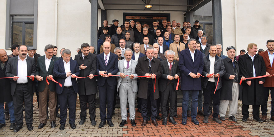 Esendere Beldesine bağlı Akpınar Köyünde Keremoğlu Camiisi ibadete açıldı