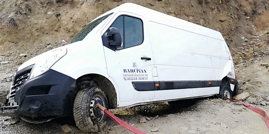 Hakkari yolunda kaza: 2 yaralı