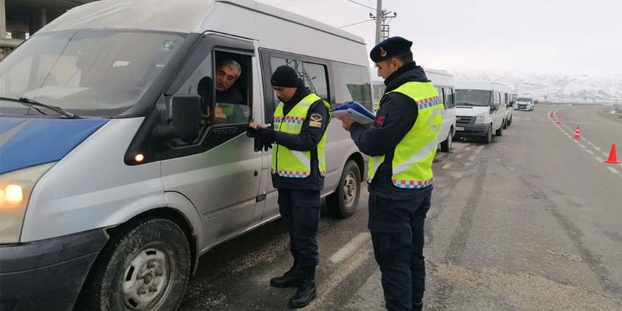 Yüksekova'da kurallara uymayan okul servislerine ceza kesildi