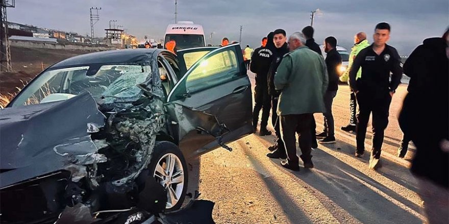 Yüksekova'da trafik kazası: 2 yaralı