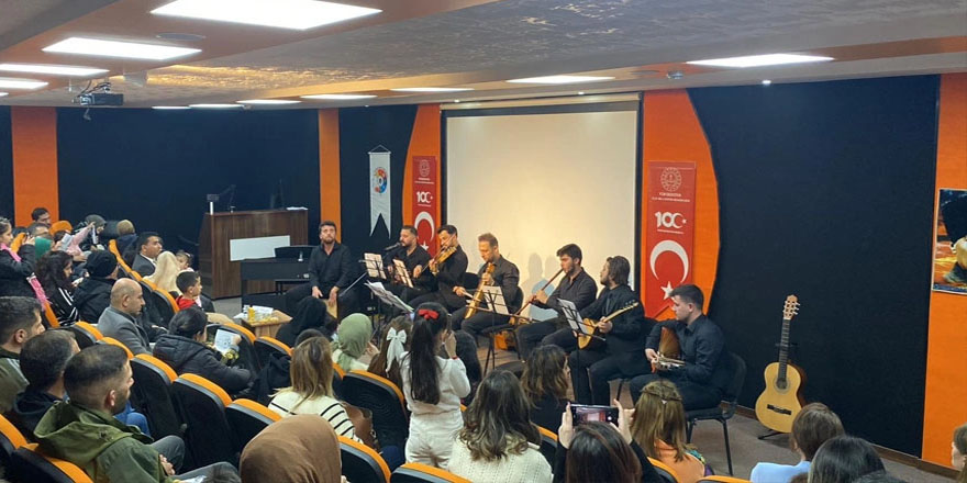 Yüksekova’da öğretmenler konser verdi