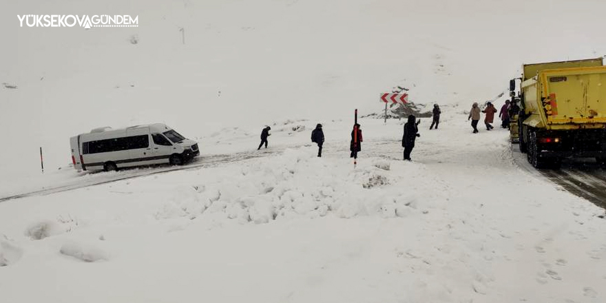 Hakkari’de mahsur kalan turist grubu kurtarıldı