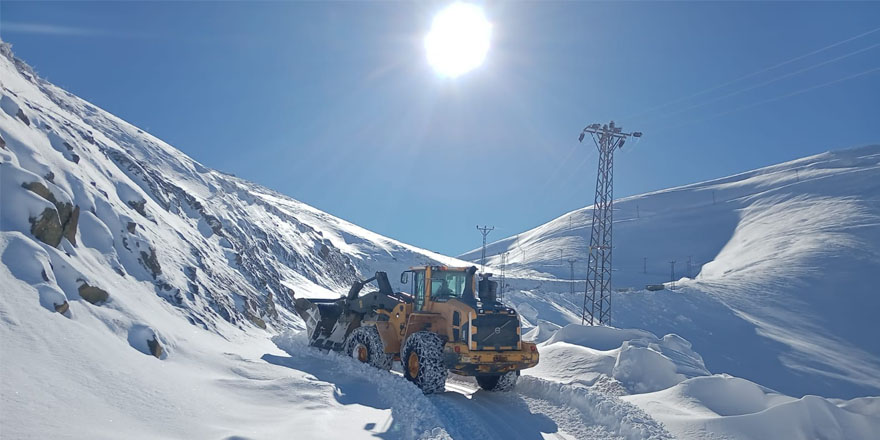 Kardan kapanan 74 yerleşim yerinin yolu yeniden ulaşıma açıldı