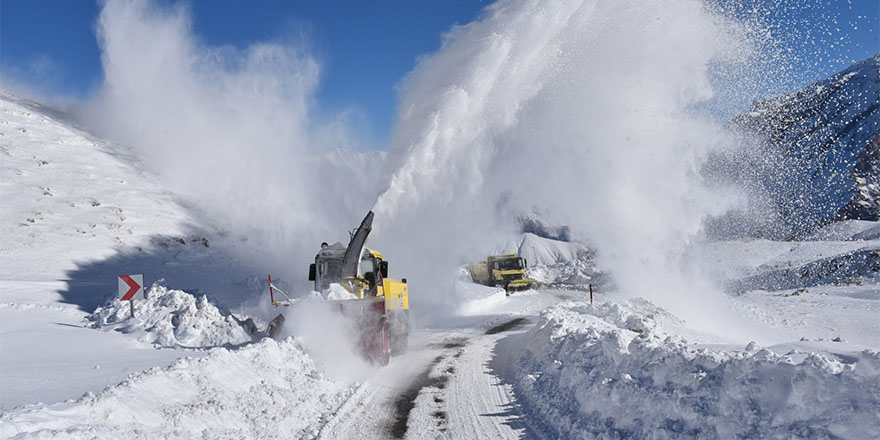 Ulaşıma kapanan 298 yerleşim yeri yolundan 270'i yeniden ulaşıma açıldı