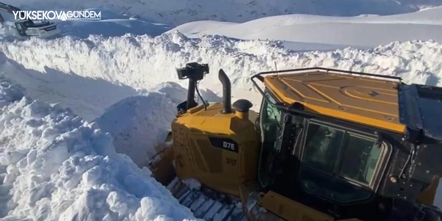 Kar kalınlığı 3 metreyi geçti, dozerler karda kayboldu