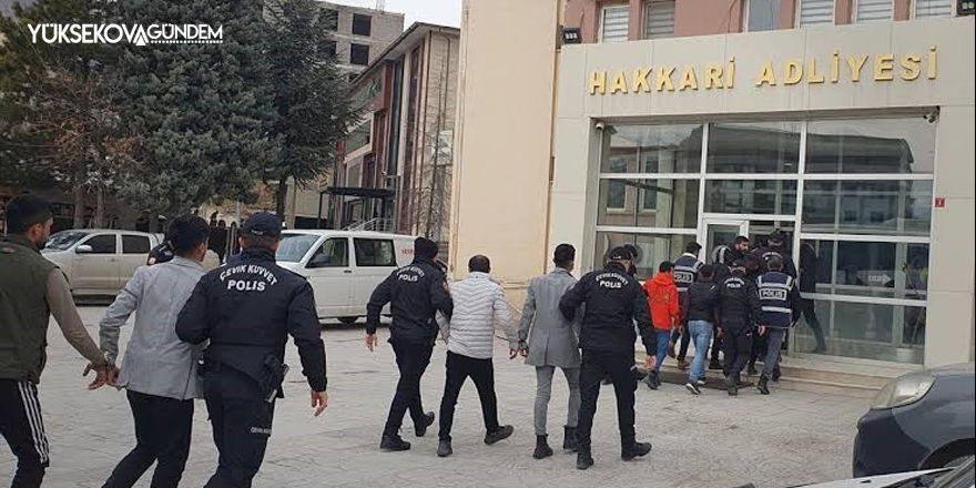 Hakkari'de aranan 132 şahıs yakalandı