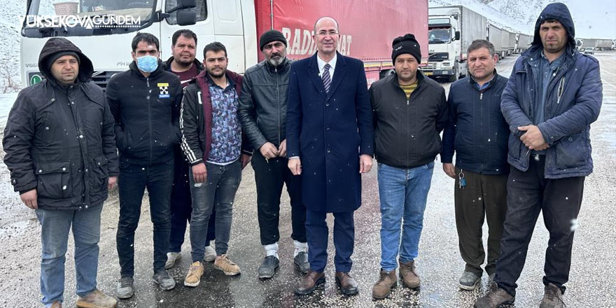 Mağdur olan TIR şoförlerine Esendere Belediyesi çorba dağıttı