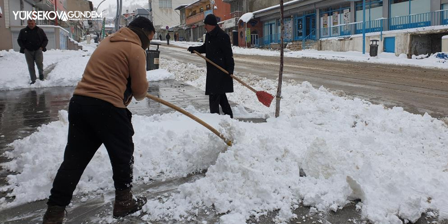 Başkale'de okullar tatil edildi: 65 yerleşim yerinin yolu kapandı