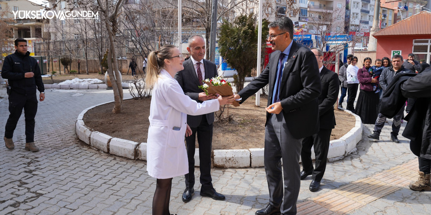 Vali Çelik, Hakkâri Devlet Hastanesini Ziyaret Ederek Tıp Bayramını Kutladı