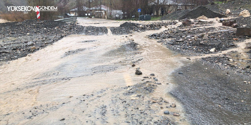 Hakkari’de çığdan sonra sel meydana geldi