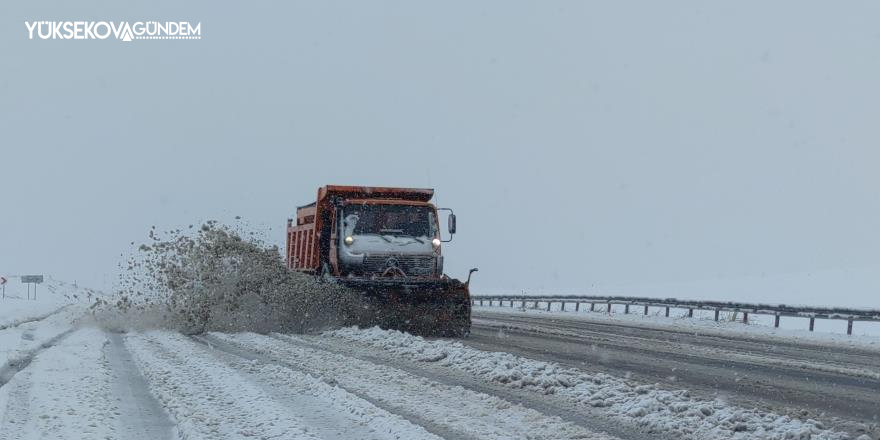 Van’da 11 yerleşim yerinin yolu ulaşıma kapandı