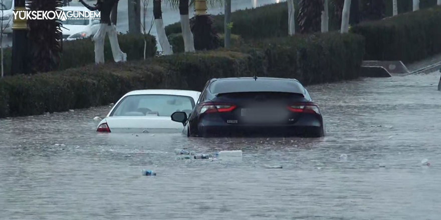 Sel sularına kapılan otomobildeki 2 kişi yaşamını yitirdi
