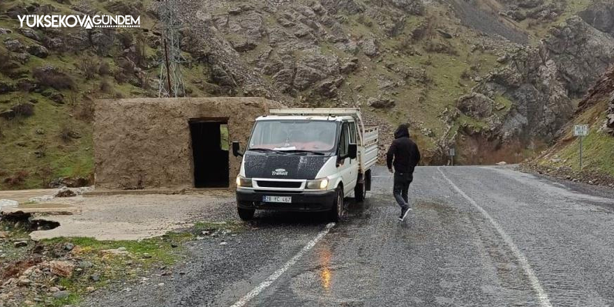 Şemdinli-Derecik karayolu ulaşıma kapandı