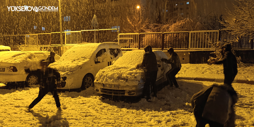 Van’da okullara kar tatili