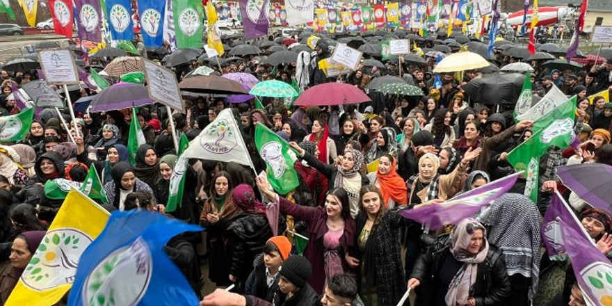 Şemdinli'de Newroz kutlandı