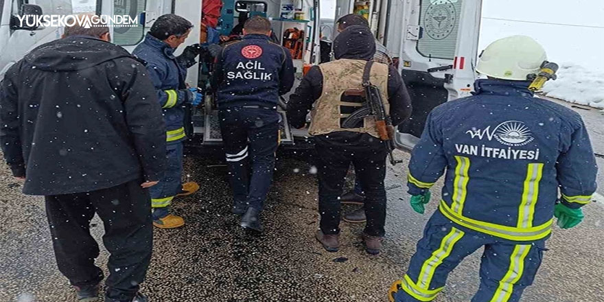 Hakkari-Van karayolunda kaza meydana geldi: 1 Yaralı