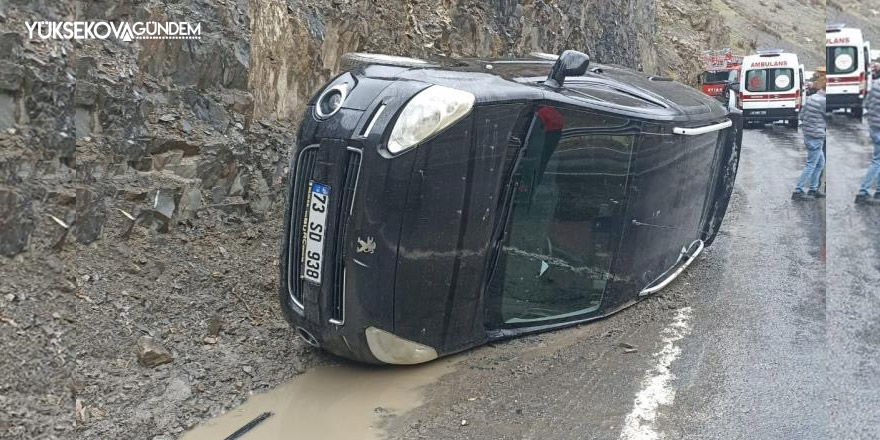 Hakkari’de kamyonet yan yattı: 5 yaralı