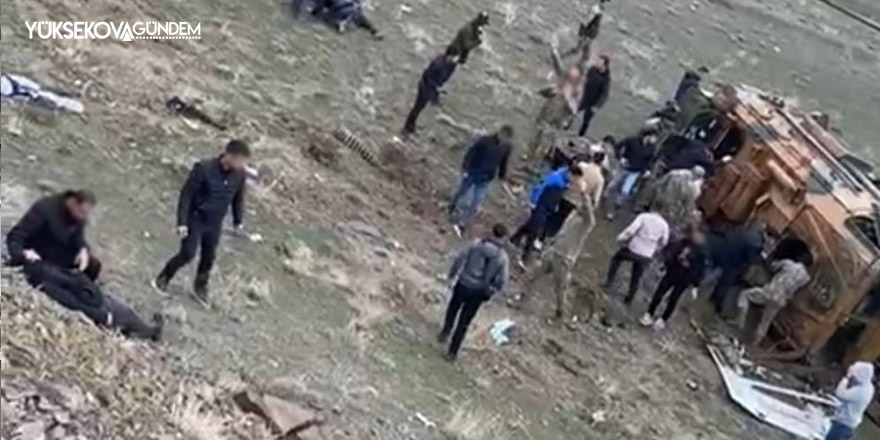 Van-Hakkari kara yolunda askeri araç kaza yaptı: 6 yaralı