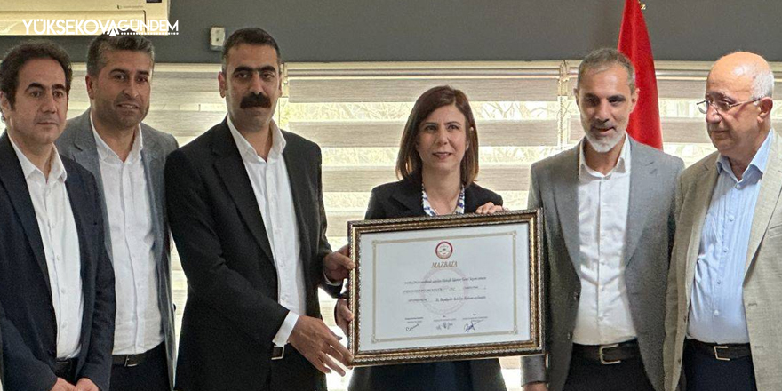 Diyarbakır Büyükşehir Belediye Eş Başkanları mazbatayı aldı