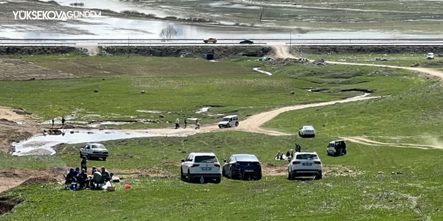 Yüksekova'da tatilin son gününde vatandaşlar doğanın tadını çıkardı