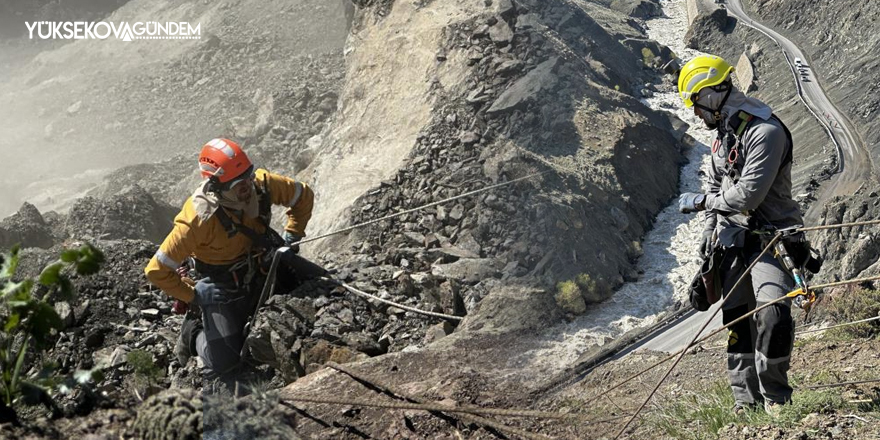 Yüksekova’da heyelan sonrası dağcılar devreye girdi