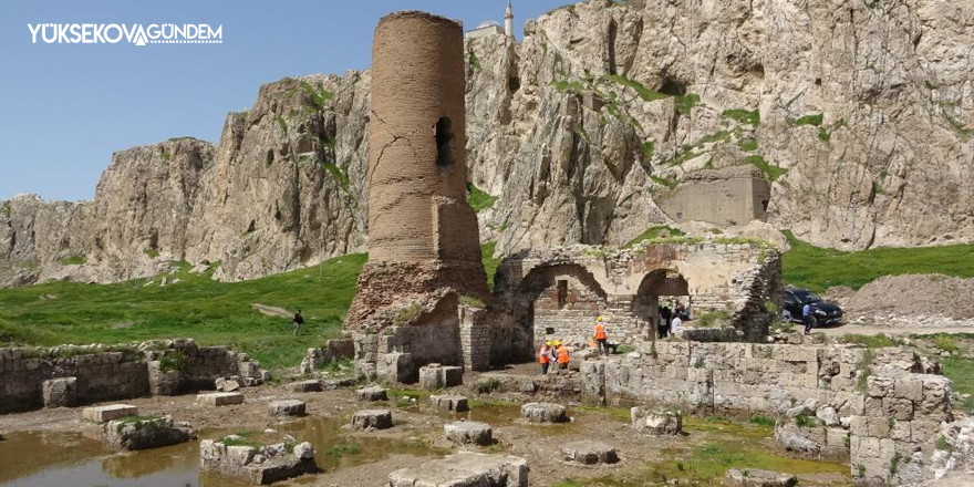 Eski Van Şehri’ndeki tarihi yapılar ayağa kaldırılıyor